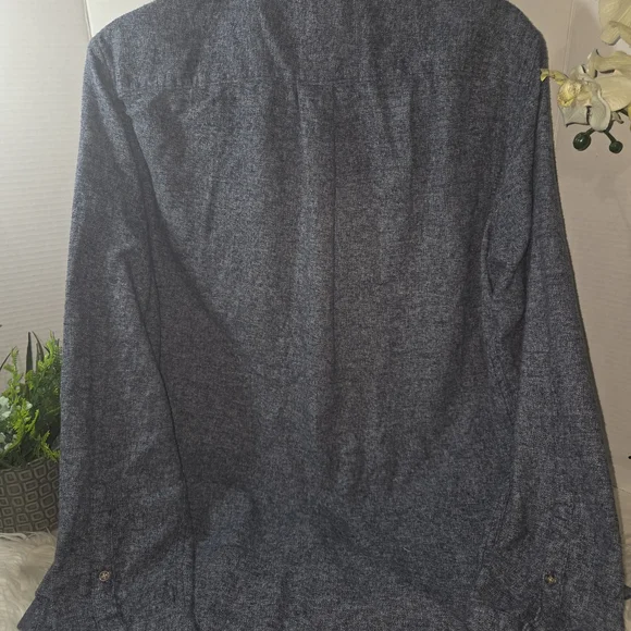 Stylish Blue Button-Down Shirt for Men, Size Large - Picture 4 of 7